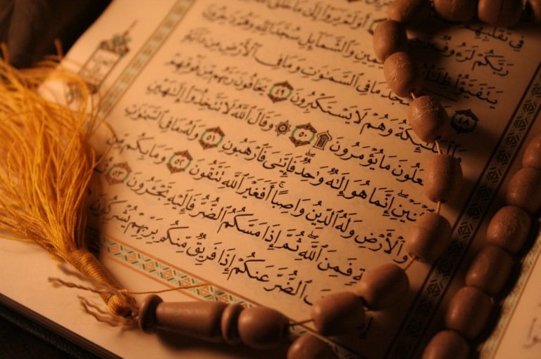 سخن تاریخ و خط زمان در قرآن؛ بررسی موردی «إذ» و «و إذ»