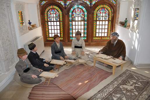 سخن تاریخ و بررسی فرایند تدوین و آموزش علوم از صدر اسلام تا دوره بنی امیه