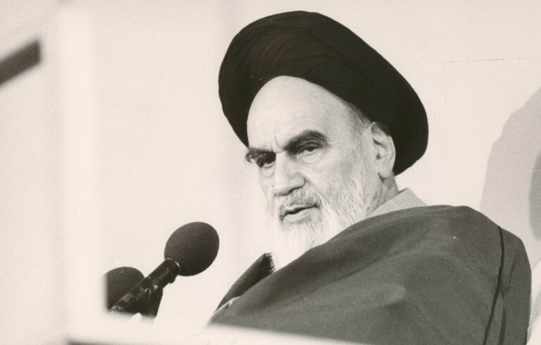 سخن تاریخ و نقش حاکمیت دینی در تمدن سازی بر اساس اندیشه امام خمینی (ره)