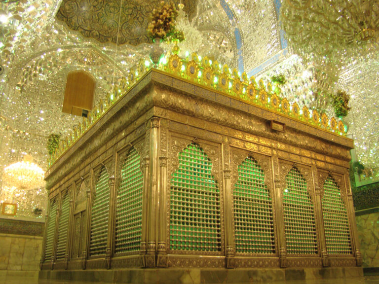 سخن تاریخ و سیر ساخت و نصب صندوق و ضریح بر مرقد امامین جوادین (علیهما السلام)